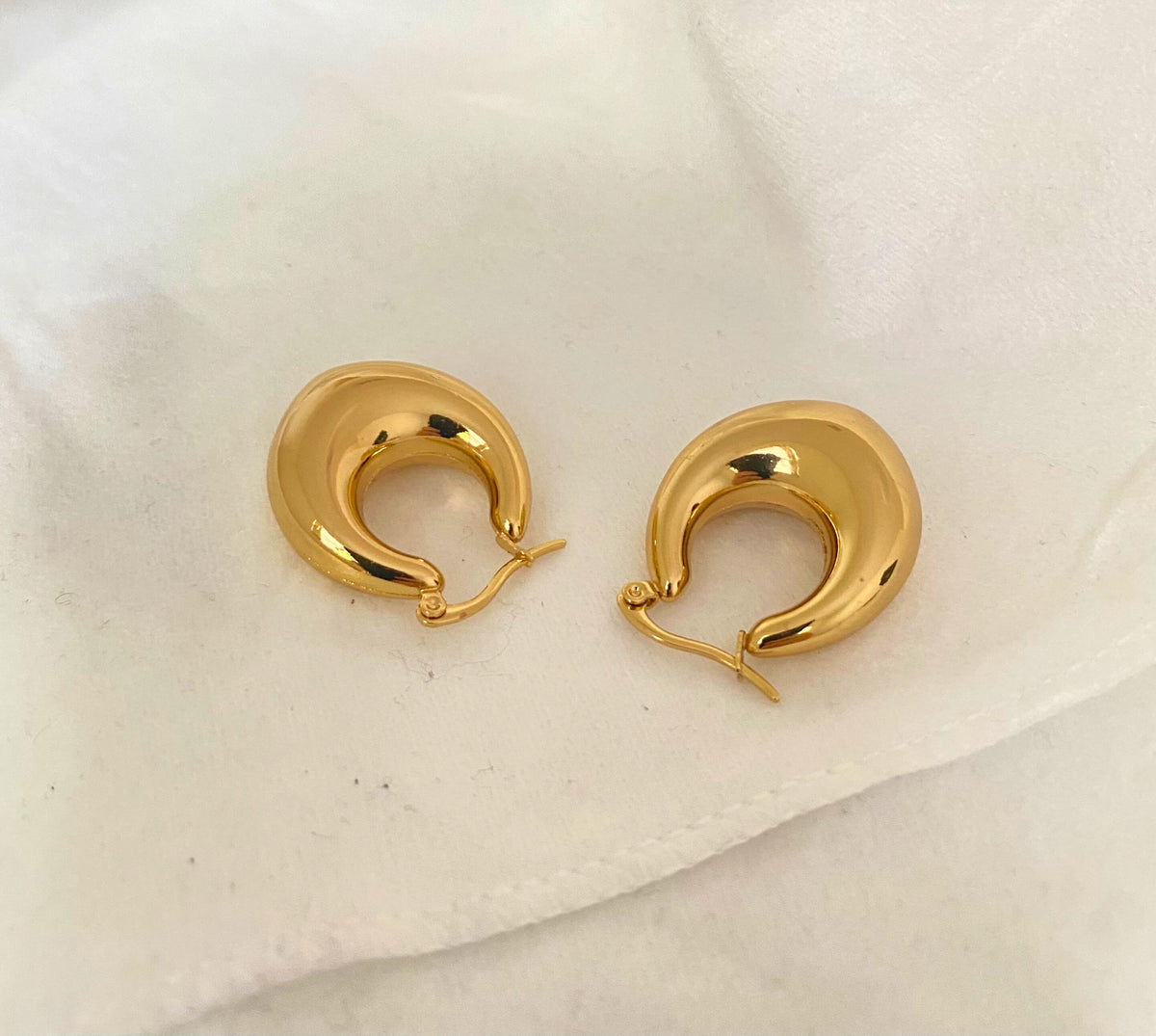 Oval Dangle Hoops (Silver)