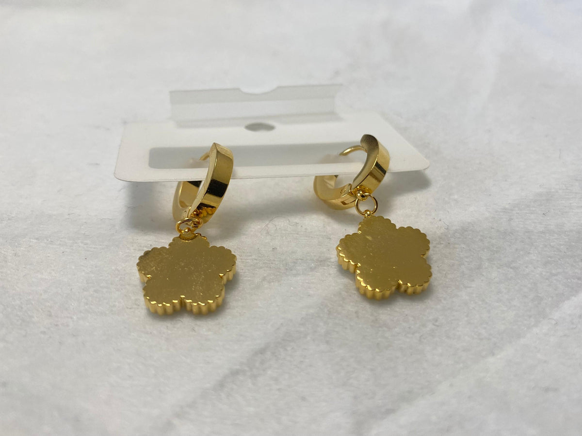 Clover Huggie Hoops