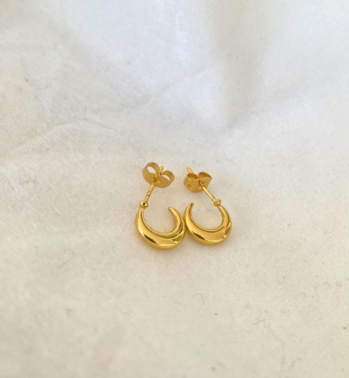 Oval Dangle Hoops (Gold)