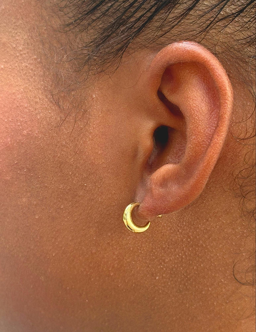 Oval Dangle Hoops (Gold)