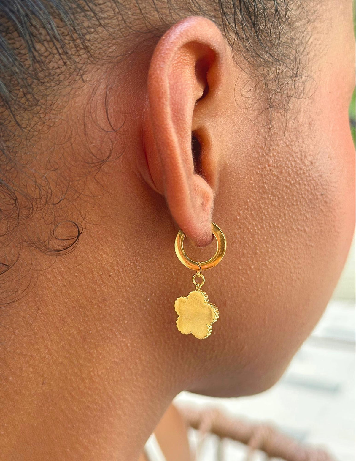 Clover Huggie Hoops