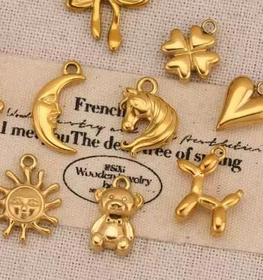 Crescent Moon (Gold)