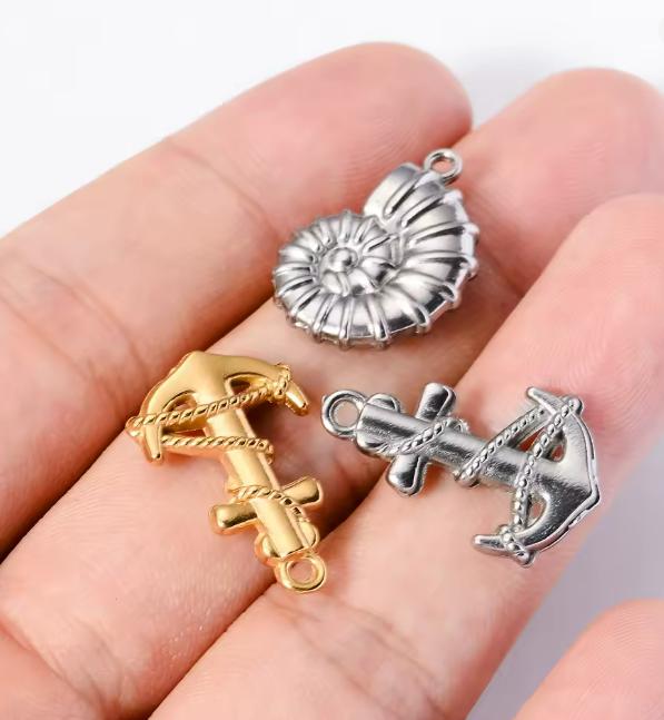 Anchor Pendant (Gold)