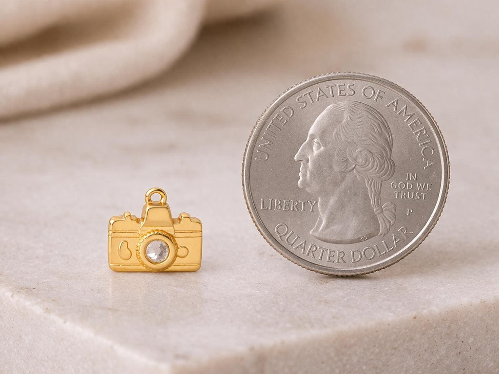 Camera Pendant (Gold)
