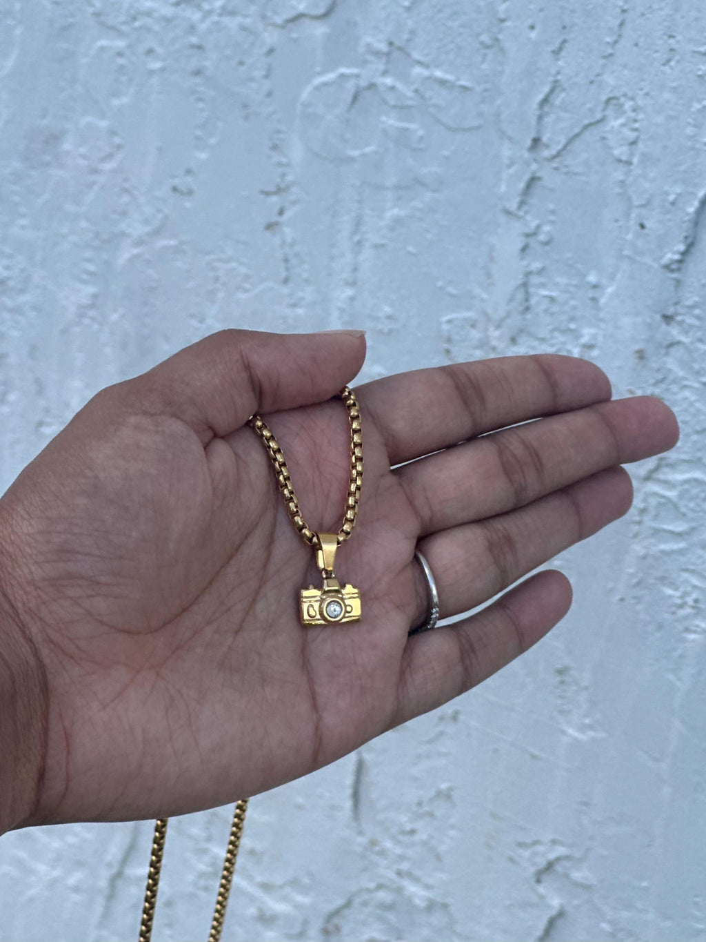 Camera Pendant (Gold)