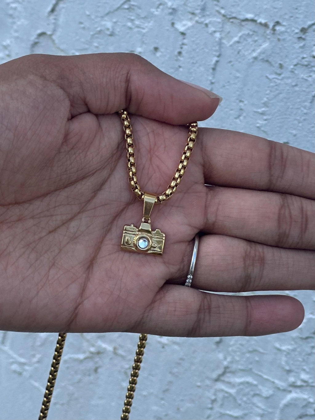 Camera Pendant (Gold)