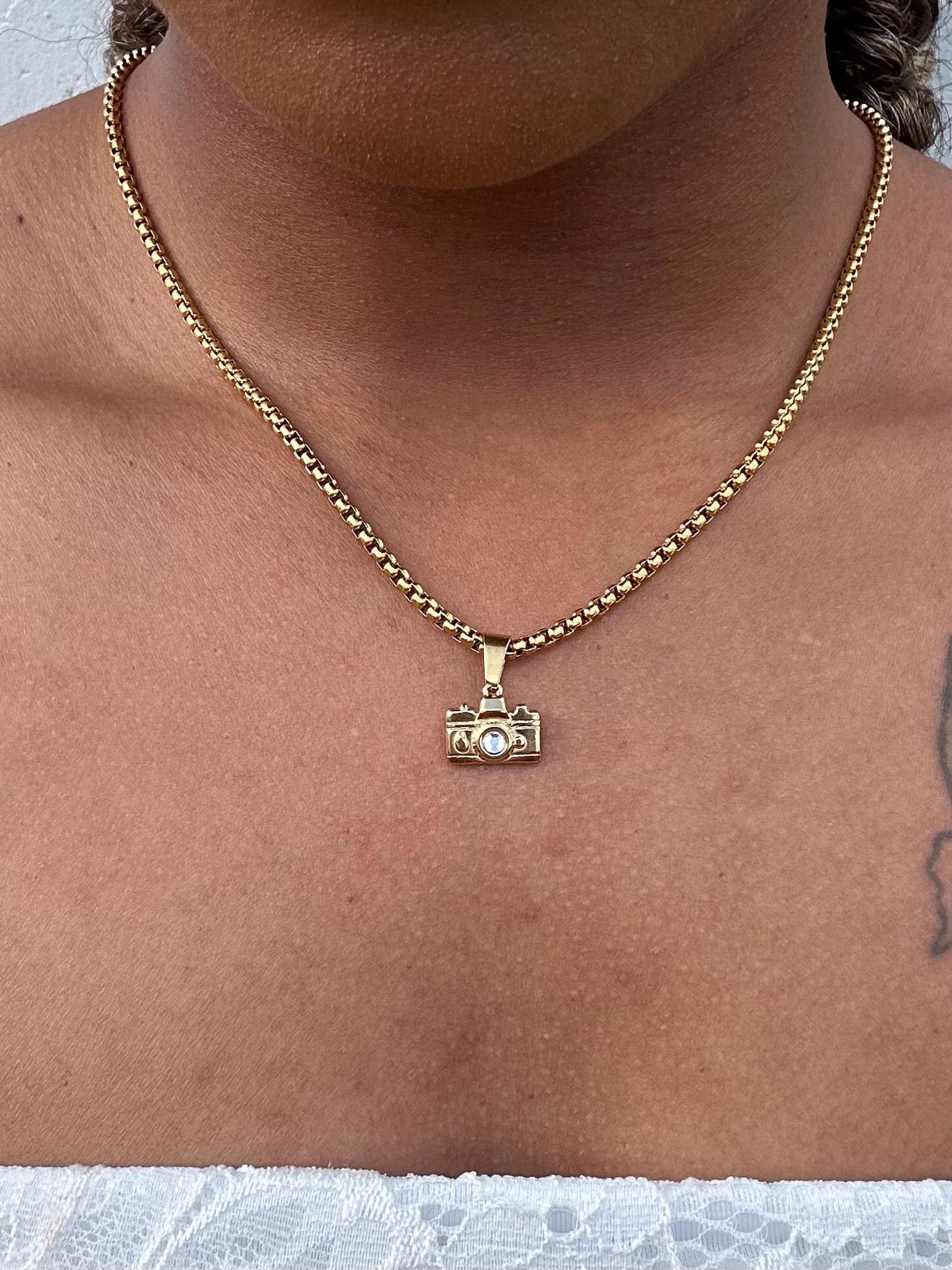 Camera Pendant (Gold)