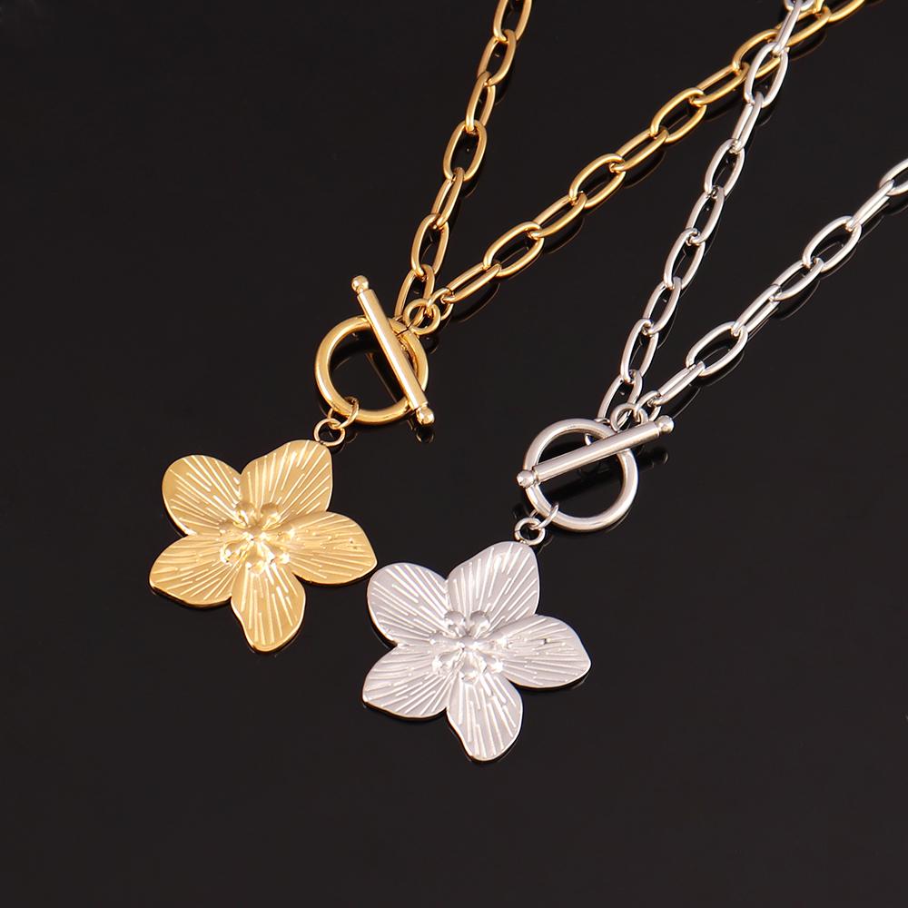 Clover Pendant